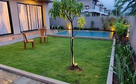 Casa Del Capitan-2Bhk With Private Pool & Lawn.